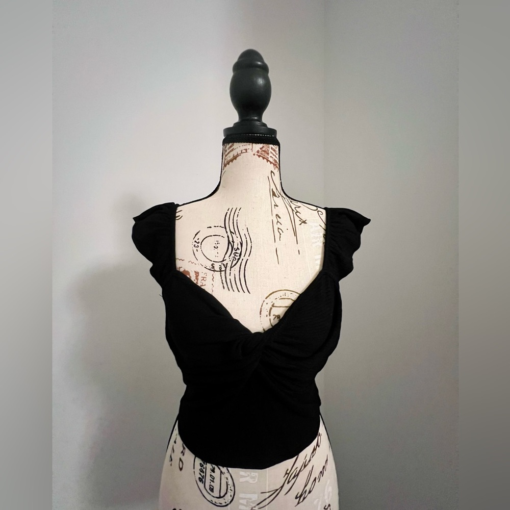 NWT Twist Front Crop Top